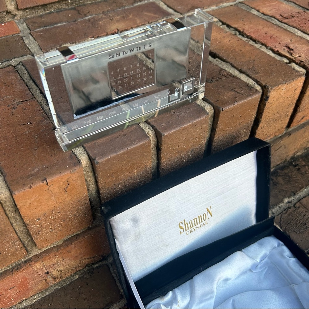Shannon Crystal calendar desk accessory.